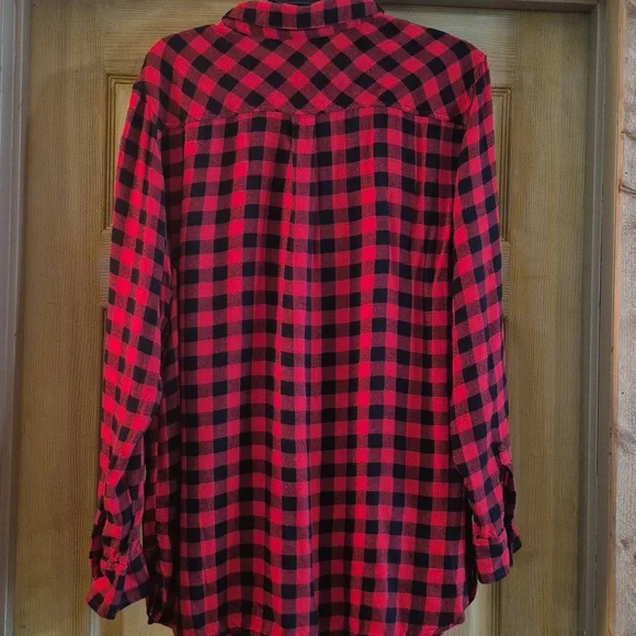 Old Navy Women's Red and Black Plaid Gingham XL Long Sleeve Button Up Shirt - Picture 5 of 9